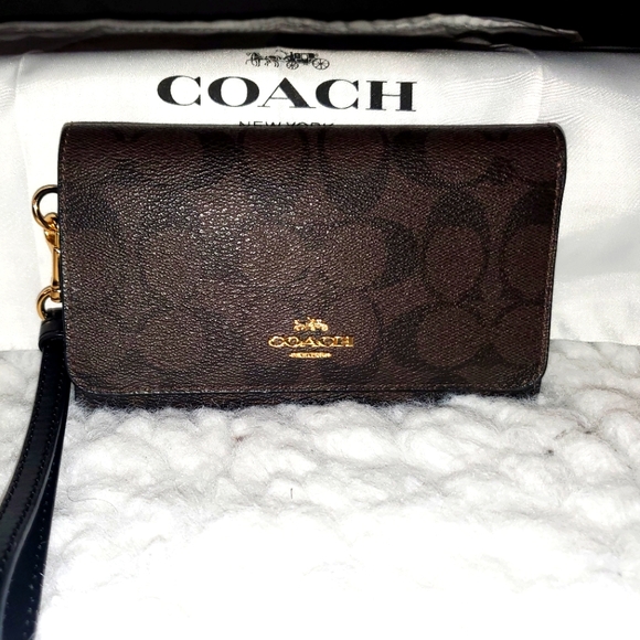 Coach phone wallet with wristlet - Picture 3 of 6